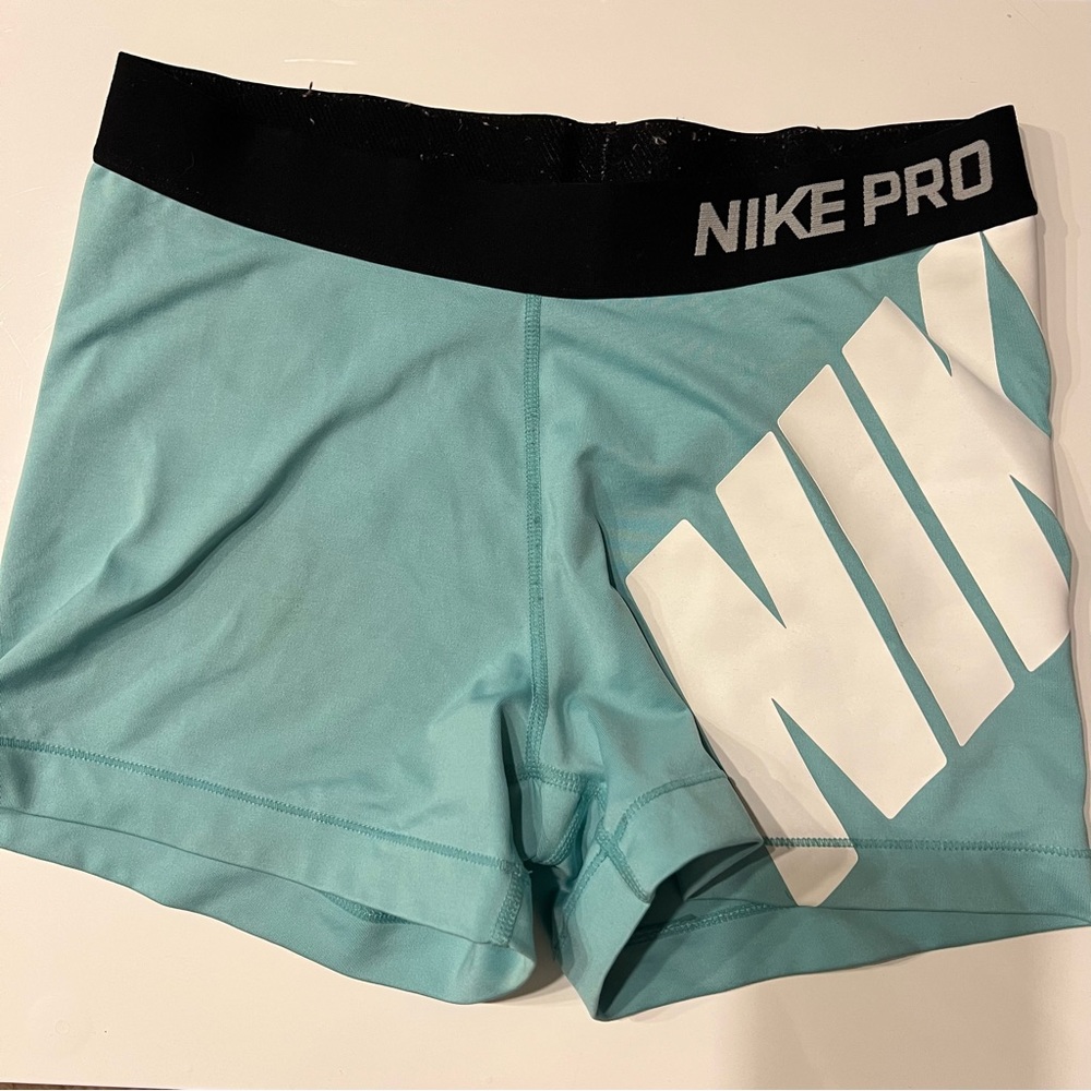 Nike Pro Training shorts Large